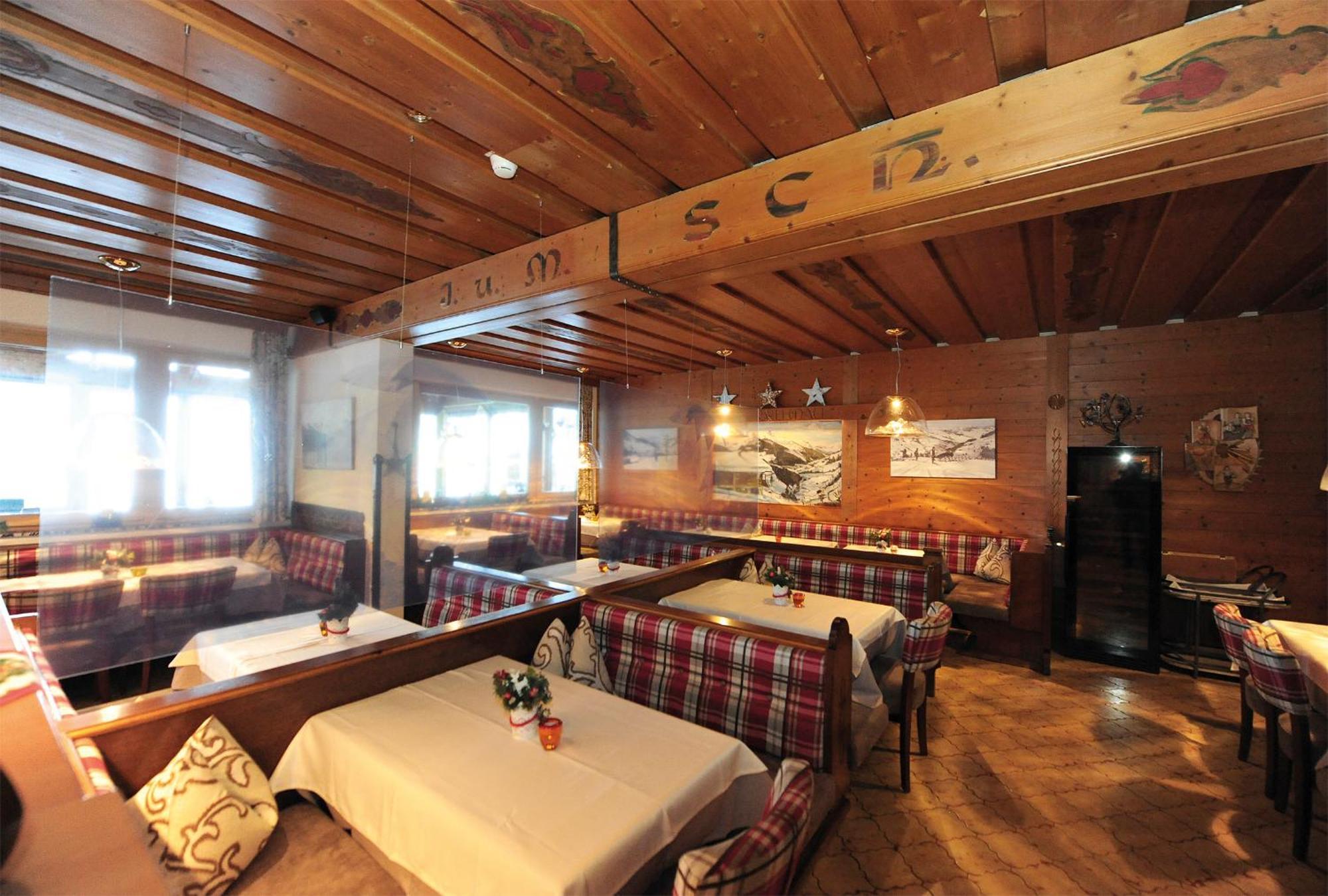 Ski In Ski Out Hotel Unterellmau Зальбах-Хинтерглемм Экстерьер фото